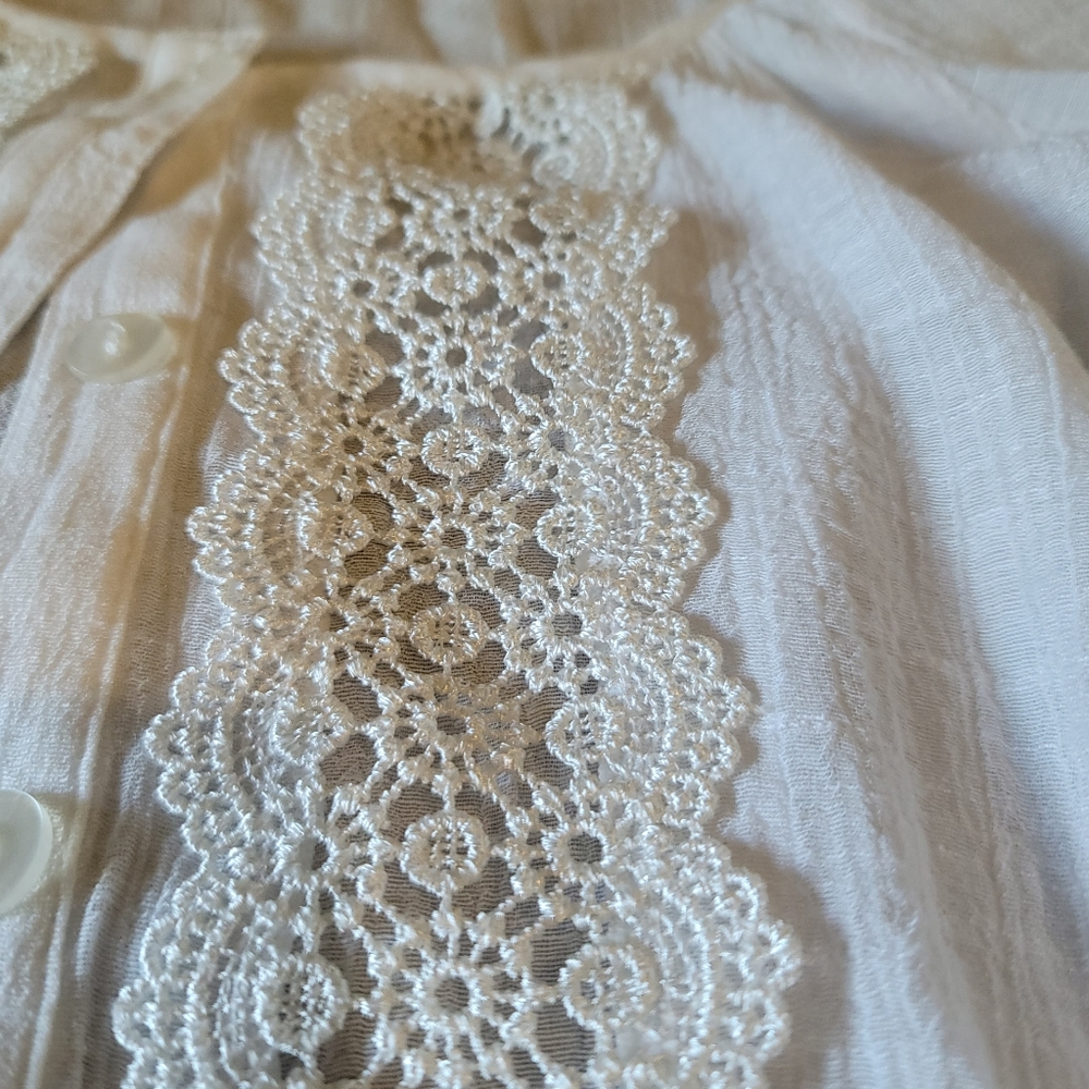 💥B.WEAR💥 LARGE WHITE BUTTON BLOUSE WITH TIE FRONT!!! - Picture 3 of 3
